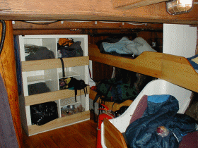 Køjeplads og garderobe